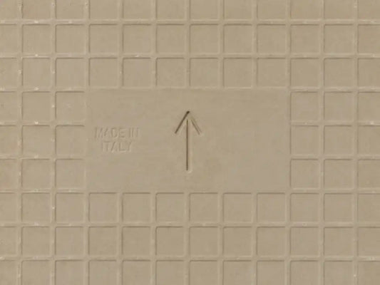 Wozu ist ein Pfeil auf der Rückseite von Fliesen?