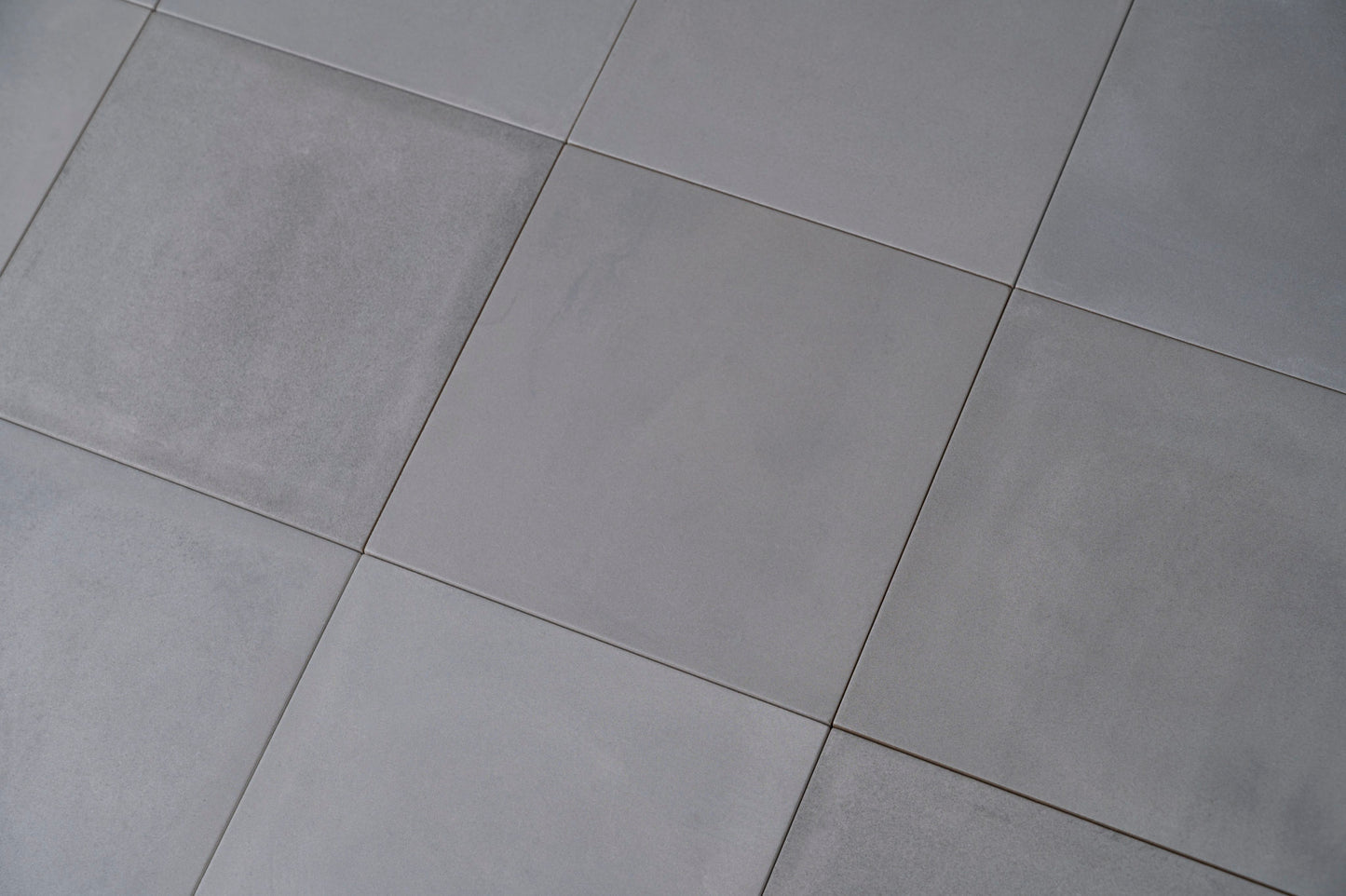 Contrasti Grigio R10/B 20x20 cm Feinsteinzeug